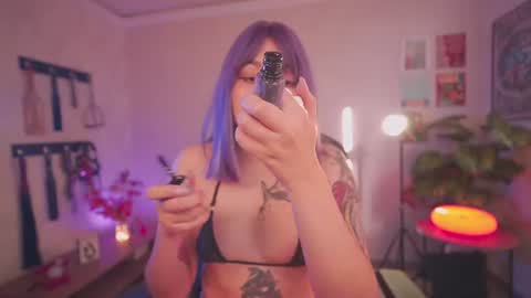 JULIE UWU online show from 6, 7, 2026