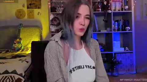 Snapshot of violettesss chatting on 7, 1, 2026 Vi Best on my Fansly online show from 7, 1, 2026