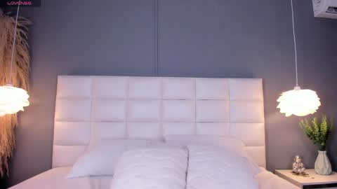 VioletthaRous online show from 9, 4, 2026