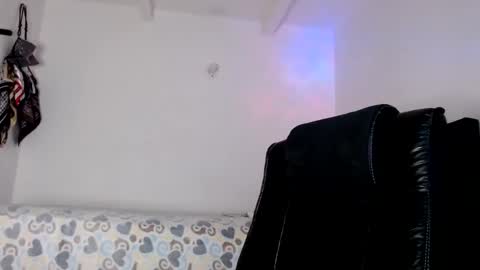 Snapshot of violetwitch05 chatting on 7, 1, 2025 Violet online show from 7, 1, 2025