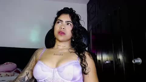 Snapshot of violetwitch05 chatting on 25, 9, 2025 Violet online show from 25, 9, 2025