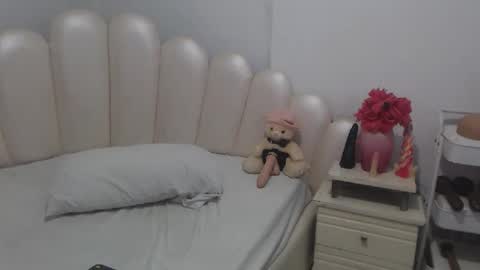Snapshot of violetxia_ chatting on 20, 5, 2026 violetxia_ online show from 20, 5, 2026