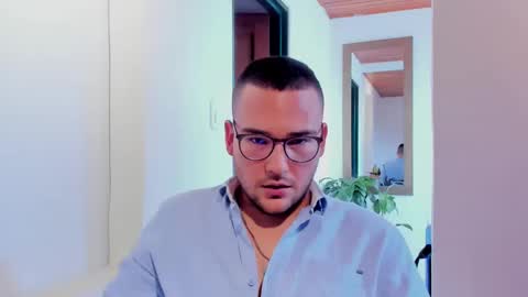 Vito Ferrer online show from 4, 3, 2025