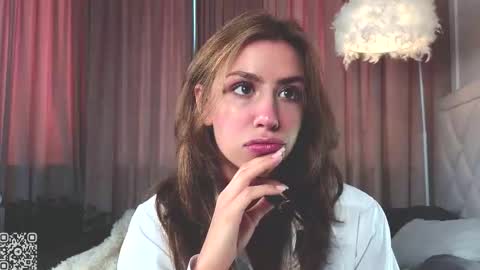 Snapshot of vivi_ennes chatting on 13, 9, 2025 You like my friends can call me LUNA This is my first day here online show from 13, 9, 2025