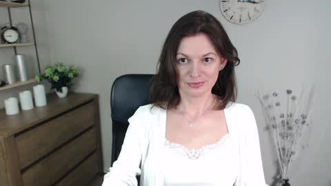 Vivian online show from 8, 1, 2025