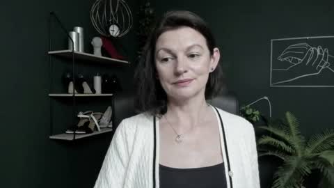 Vivian online show from 7, 7, 2026