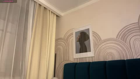 Vivian Evans online show from 24, 3, 2026