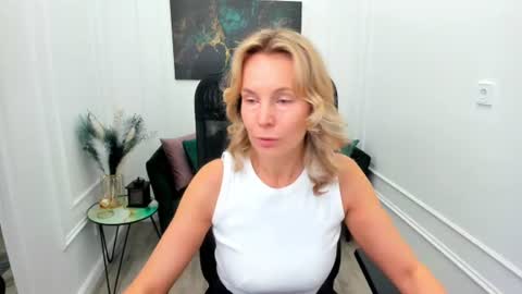 Snapshot of vivianlirei chatting on 16, 6, 2026 Sinti online show from 16, 6, 2026