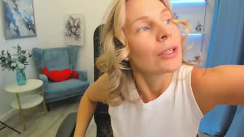 Snapshot of vivianlirei chatting on 13, 7, 2026 Sinti online show from 13, 7, 2026