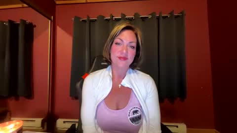 Snapshot of vivianluxe chatting on 25, 10, 2025 VivianLuxe online show from 25, 10, 2025