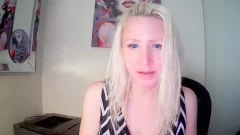 Vivians Roses online show from 1, 12, 2025