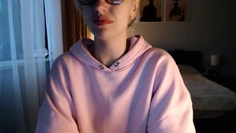 VI       online show from 4, 3, 2025