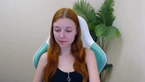 Snapshot of vivien_leight chatting on 4, 3, 2025 Vivien online show from 4, 3, 2025