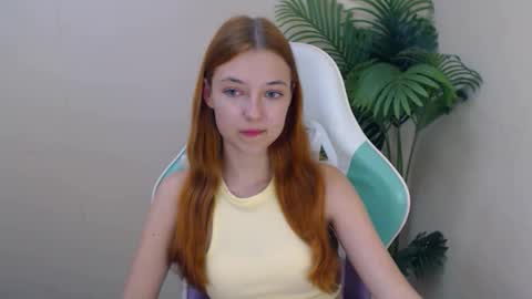 Snapshot of vivien_leight chatting on 12, 9, 2025 Vivien online show from 12, 9, 2025