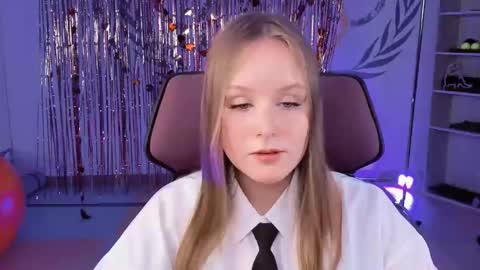 Snapshot of vivienleeigh chatting on 7, 3, 2025 Vivien online show from 7, 3, 2025