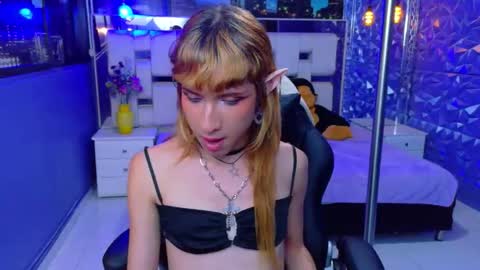 vivienne hadid online show from 25, 5, 2026