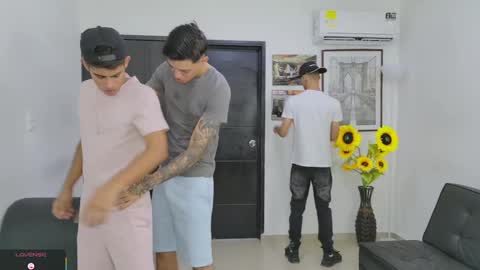 voyeurism_guys online show from 20, 5, 2026
