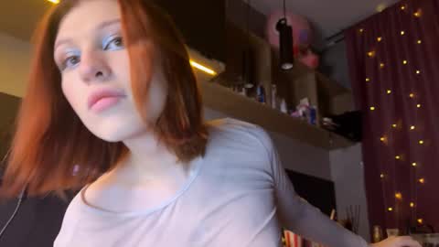 Snapshot of vynila chatting on 3, 10, 2025 ILONA A week goal new laptop online show from 3, 10, 2025