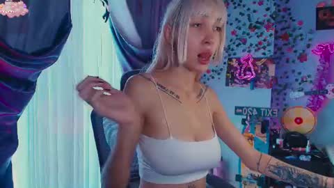 Snapshot of waifu_exe chatting on 17, 6, 2026 Waifu exe online show from 17, 6, 2026