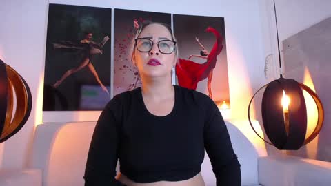Snapshot of wandahairymilf chatting on 14, 12, 2024 Wanda online show from 14, 12, 2024