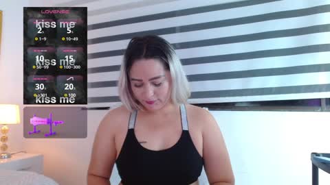 Snapshot of wandahairymilf chatting on 31, 1, 2025 Wanda online show from 31, 1, 2025
