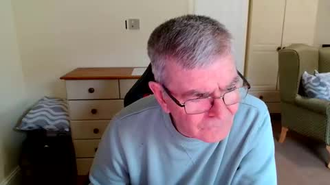 Snapshot of wanttobefree22 chatting on 17, 10, 2025 wanttobefree22 online show from 17, 10, 2025