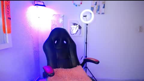 EMILY online show from 17, 4, 2026