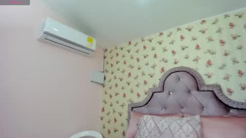 Snapshot of watson_crystal00 chatting on 25, 6, 2026 Milf Latina online show from 25, 6, 2026
