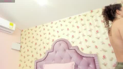 Snapshot of watson_crystal00 chatting on 5, 8, 2026 Milf Latina online show from 5, 8, 2026