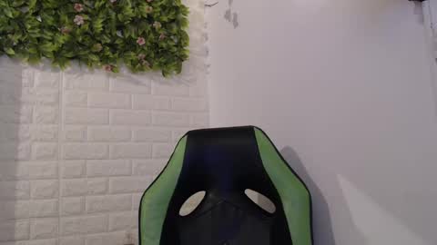 Trixie 3 online show from 13, 2, 2025