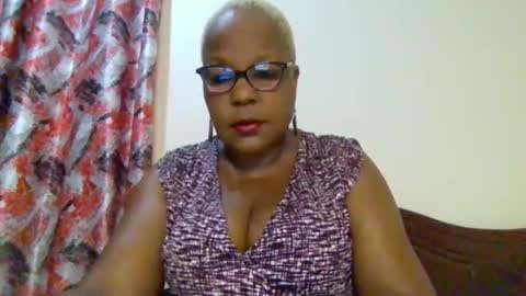 Snapshot of weaverbird25 chatting on 7, 1, 2026 weaverbird25 online show from 7, 1, 2026