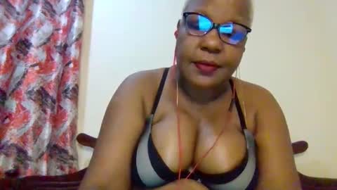 Snapshot of weaverbird25 chatting on 13, 2, 2026 weaverbird25 online show from 13, 2, 2026