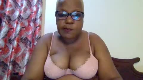 Snapshot of weaverbird25 chatting on 5, 5, 2026 weaverbird25 online show from 5, 5, 2026