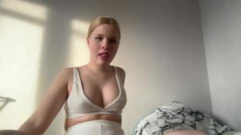 Snapshot of wekittycluby chatting on 9, 2, 2026 kite and joe3 online show from 9, 2, 2026