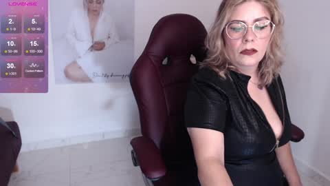 Snapshot of wet_liss chatting on 23, 12, 2024 Diva online show from 23, 12, 2024