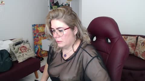 Snapshot of wet_liss chatting on 27, 12, 2024 Diva online show from 27, 12, 2024