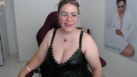 Snapshot of wet_liss chatting on 31, 12, 2024 Diva online show from 31, 12, 2024