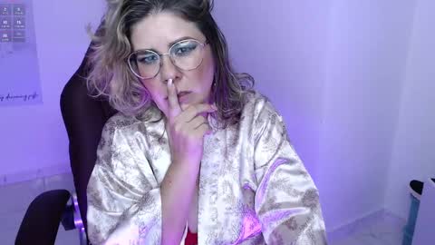 Snapshot of wet_liss chatting on 15, 2, 2025 Diva online show from 15, 2, 2025