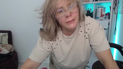 Snapshot of wet_liss chatting on 23, 2, 2025 Diva online show from 23, 2, 2025