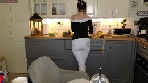 Victoria Maria online show from 12, 1, 2025