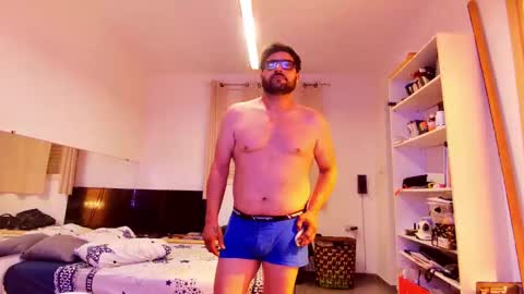 Snapshot of whereisthehugo chatting on 11, 10, 2025 whereisthehugo online show from 11, 10, 2025