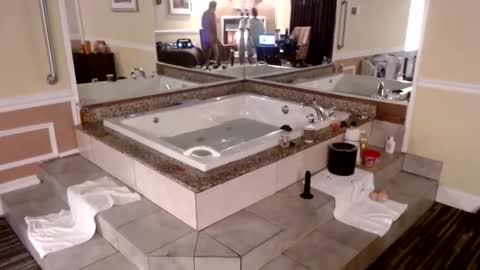 Snapshot of wheresmyqueenat chatting on 17, 12, 2024 wheresmyqueenat online show from 17, 12, 2024