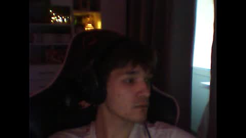 Snapshot of whitekingg chatting on 24, 11, 2025 whitekingg online show from 24, 11, 2025