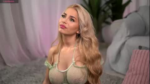 whitneyandrews online show from 13, 11, 2025