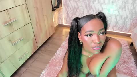 whitneyyfox online show from 24, 5, 2026