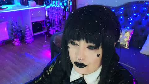 Snapshot of wickedxqueen chatting on 1, 1, 2025 Laura online show from 1, 1, 2025