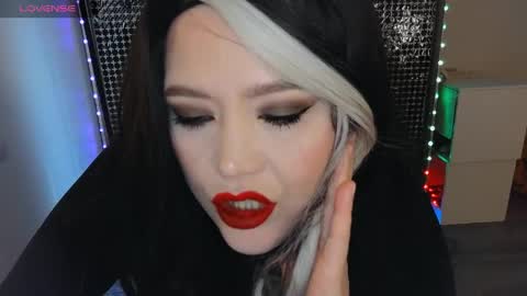 Snapshot of wickedxqueen chatting on 15, 4, 2026 Laura online show from 15, 4, 2026