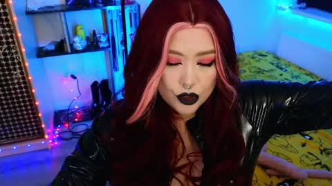 Snapshot of wickedxqueen chatting on 10, 5, 2026 Laura online show from 10, 5, 2026
