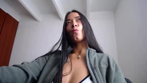 Ilauren online show from 25, 11, 2025