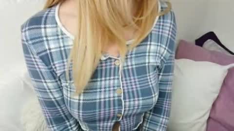 Snapshot of wild_seduction chatting on 20, 6, 2026 Ella online show from 20, 6, 2026